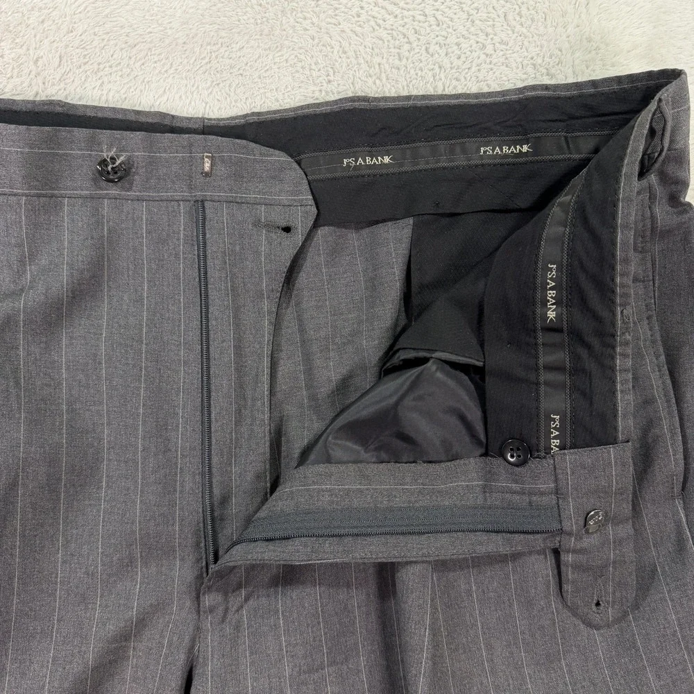 Jos A Bank Mens 44L Suit Signature Collection Gray Pinstripe Wool 2-Button 40x32